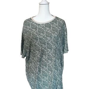 Leaf-Print Short Sleeve Men’s Tee in Green and White